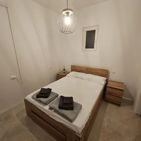 Paulina Apartment Vir